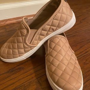Steve Madden slide on shoes. Size 5.5 m. Color blush. Great condition.